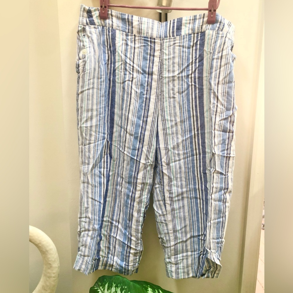 Croft & Barrow Blue and White Striped Capris